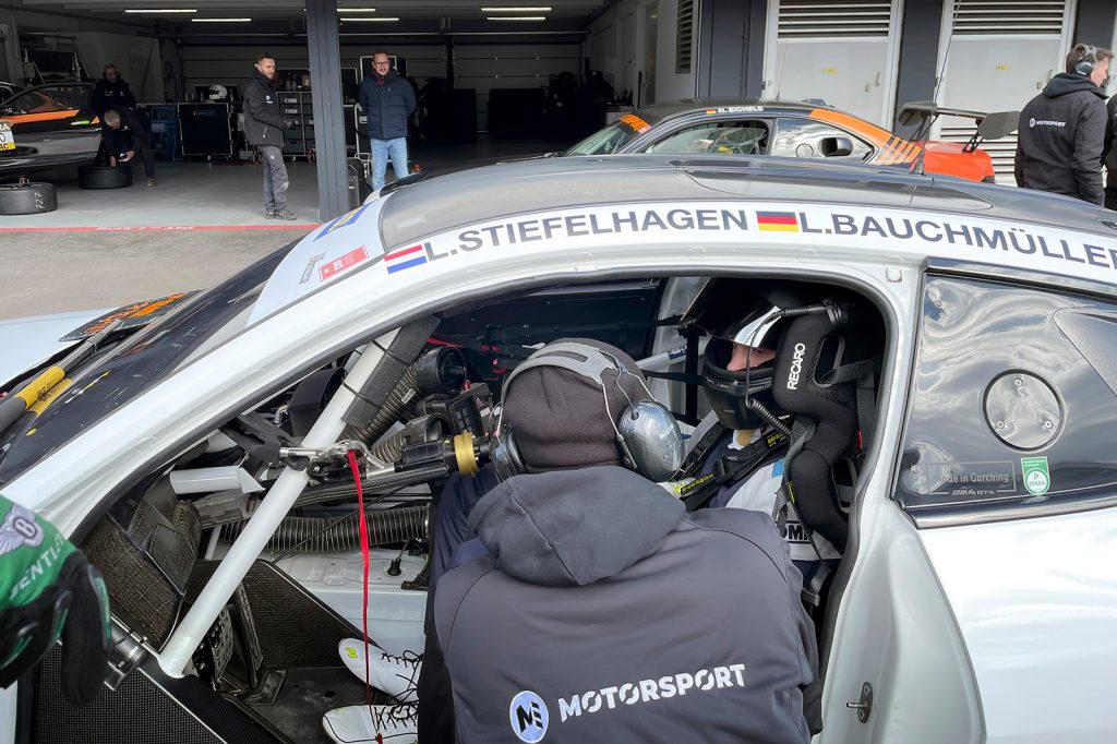 Orange bits sponsort raceteam 4